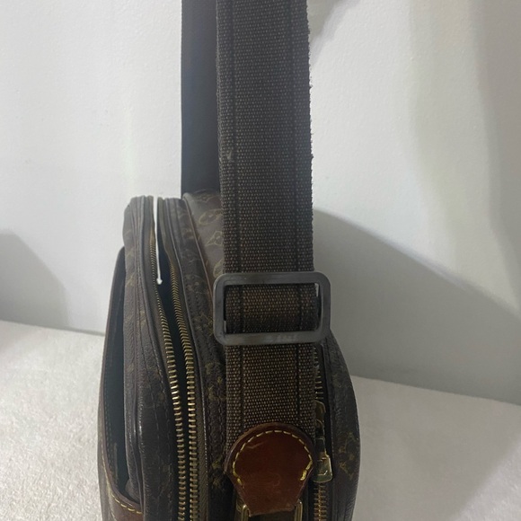 SOLD 7/26/25 Authentic Louis Vuitton Vintage Reporter Bag - Picture 13 of 13